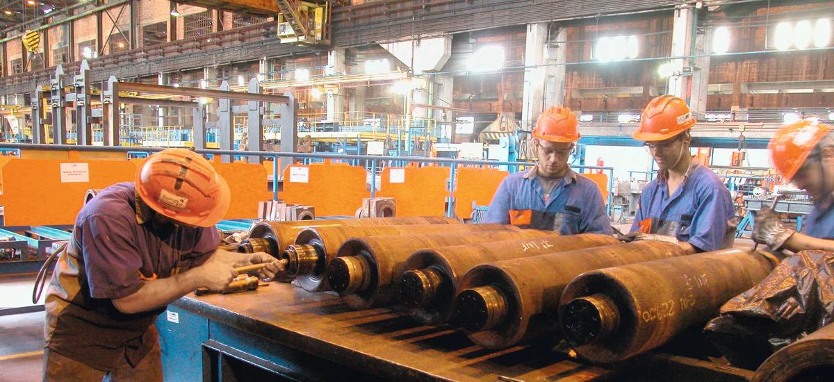 Photo of slab caster roll maintenance at Primetals workshop in Brazil