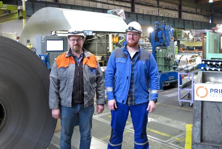 Markus Reth, project manager at thyssenkrupp Rasselstein, and Jann Vogelgesang, project manager at Primetals Technologies, on site in Andernach. 