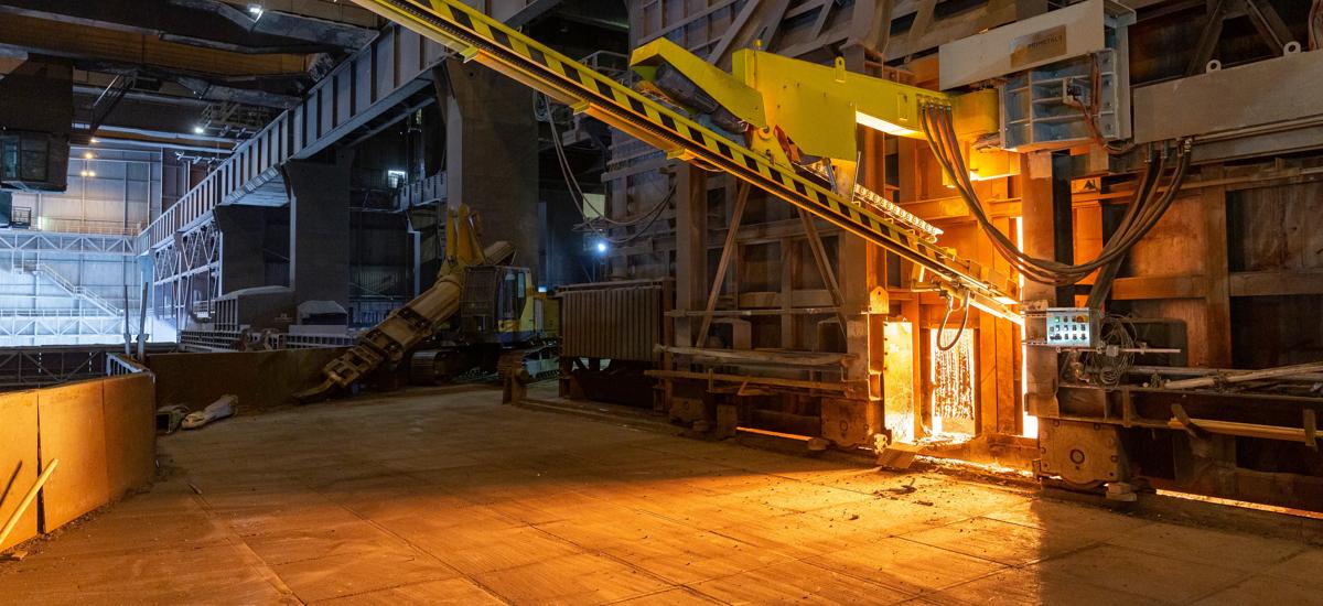 Semi-automatic horizontal temperature and sample-taking manipulator systems installed at the converter steel plant of Dillinger Hütte in Germany by Primetals Technologies (Image courtesy Dillinger Hütte)