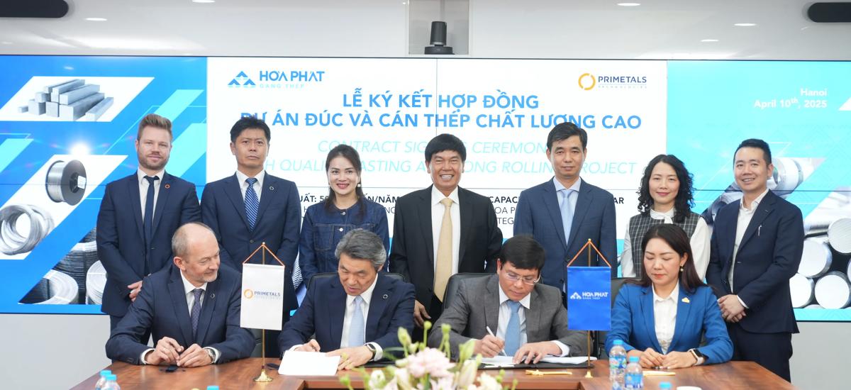 Representatives from Hoa Phat and Primetals Technologies at the contract signing ceremony. 