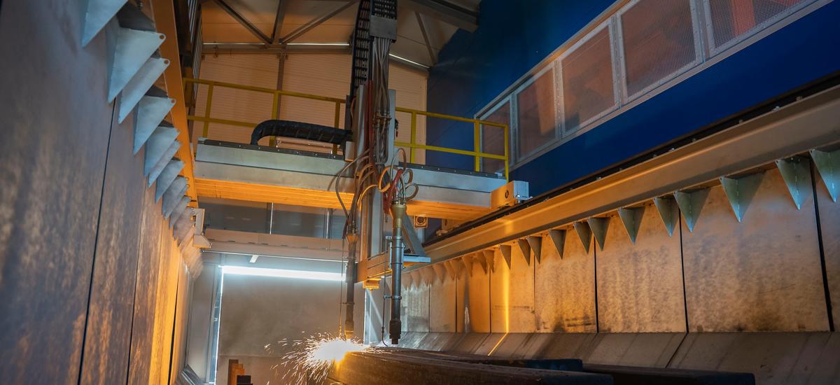 The scrap-cutting machine can handle a wide range of scrap, including billets, blooms, railway tracks, rolling mill rolls and bundles of rolled bars.