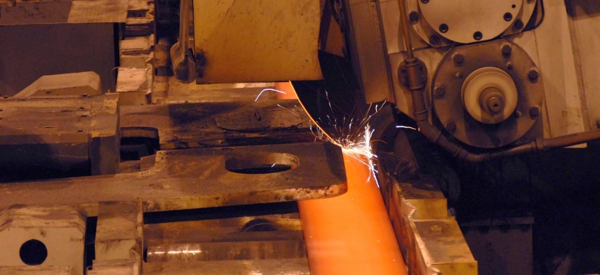 Abrasive-type sawing unit for quality flats from Primetals Technologies. A comparable system will be installed in the bar rolling mill of Çemtaş in Bursa, Turkey.