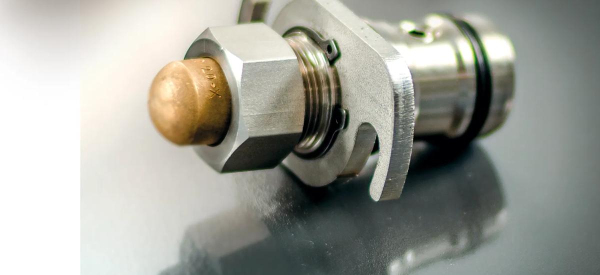 Photo of the quick-change nozzle from the MQL system.