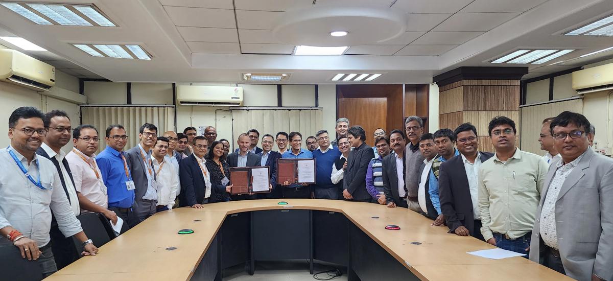 Primetals Technologies will supply a pelletizing plant, three ladle furnaces and two RH-degassers to SAIL IISCO. Pictured here are representatives from both companies during contract signing. 