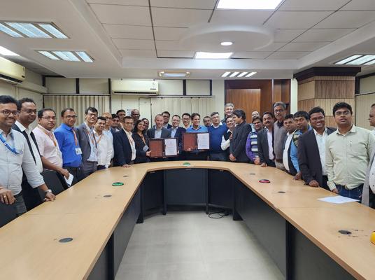 Primetals Technologies will supply a pelletizing plant, three ladle furnaces and two RH-degassers to SAIL IISCO. Pictured here are representatives from both companies during contract signing. 