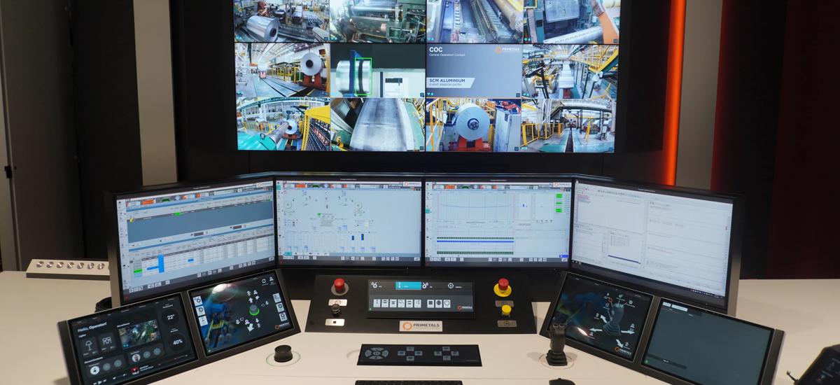 Central Operation Cockpit for a steel plant or rolling mill, designed for easy and intuitive operation by operators. The ergonomic layout and integrated controls simplify plant management and represent the first step toward autonomous rolling.