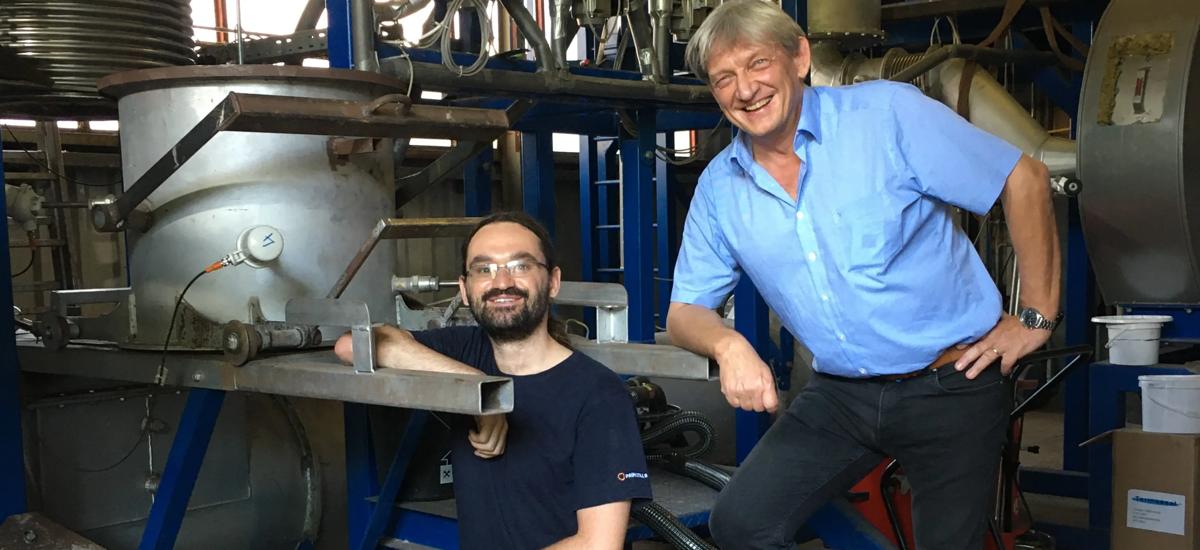 Primetals Technologies and NewFer join forces for iron ore pelletizing and beneficiation technologies: Thomas Schwalm, Chief Technology Officer at NewFer (right) and Hans-Jörg Baumgartner, Pelletizing Technologist of Primetals Technologies at the Pellet Pot test facility of Primetals Technologies in Leoben, Austria.