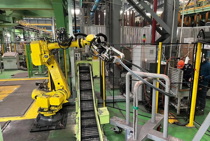 プライメタルズ テクノロジーズとポリテックが共同開発した自律型コイルトリミング・サンプリングロボットTrimRob