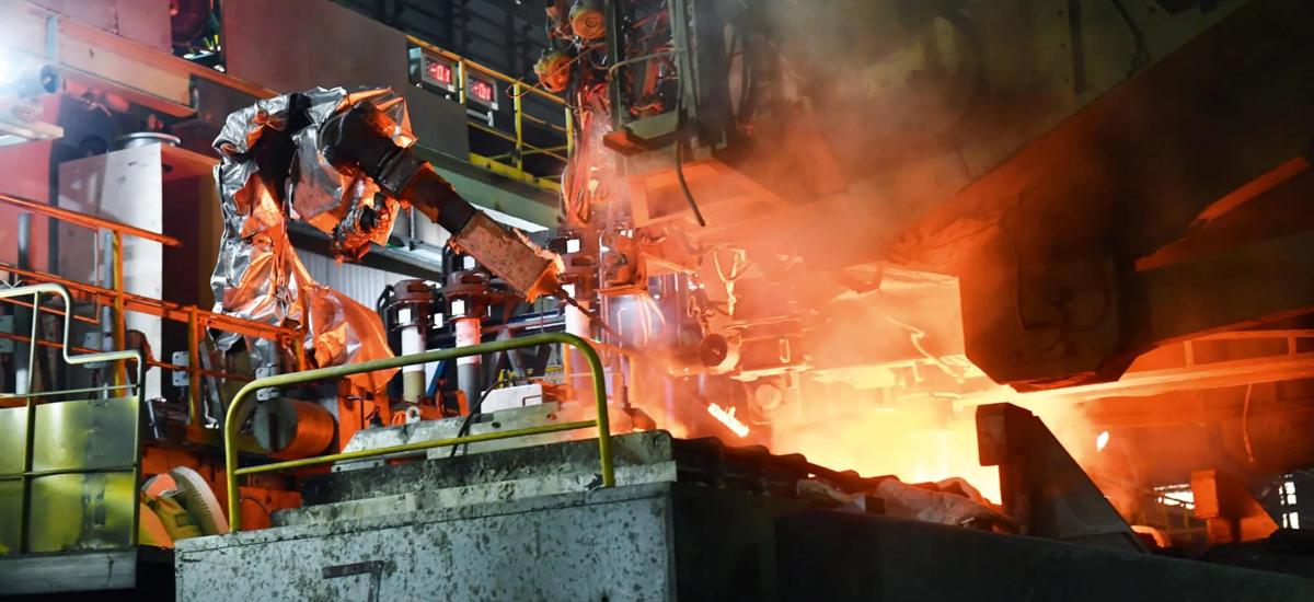 A single robot can perform both shroud manipulation and probe handling—by using a pneumatically actuated tool changer.