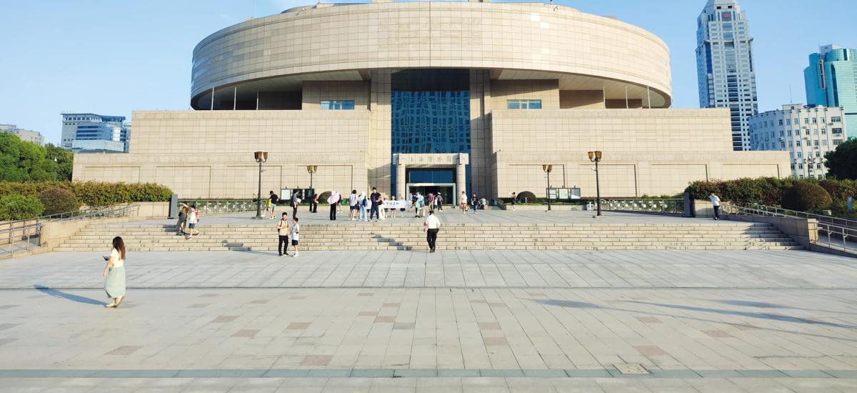 An architectural marvel, Shanghai Museum is known for its extensive collection of rare cultural artifacts. Founded in 1952, it was rebuilt in 1996 at its current location on People's Square. Over time, the collection has expanded thanks to donations, government acquisitions, and finds from archaeological excavations.