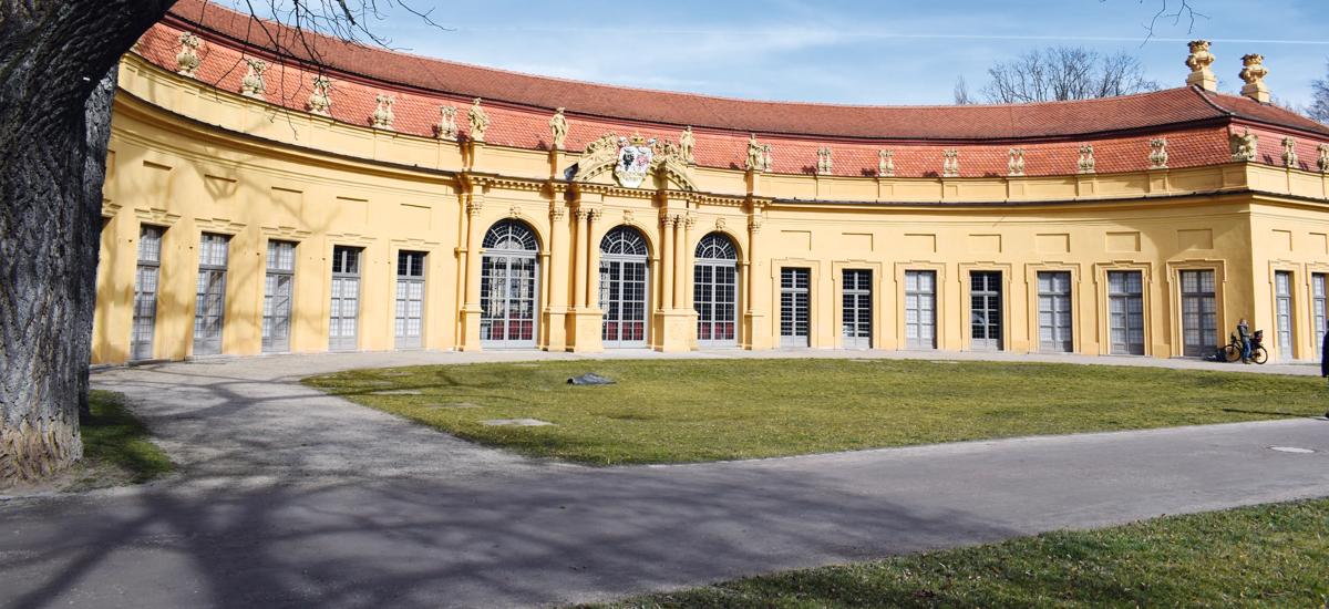 Erlangen palace was built in 1700–1704 by George William, Margrave of Brandenburg-­Bayreuth. It was the first baroque building to be constructed from scratch in Francionia. The picture shows the orangery, which at the time of our visit was perfectly sunlit.