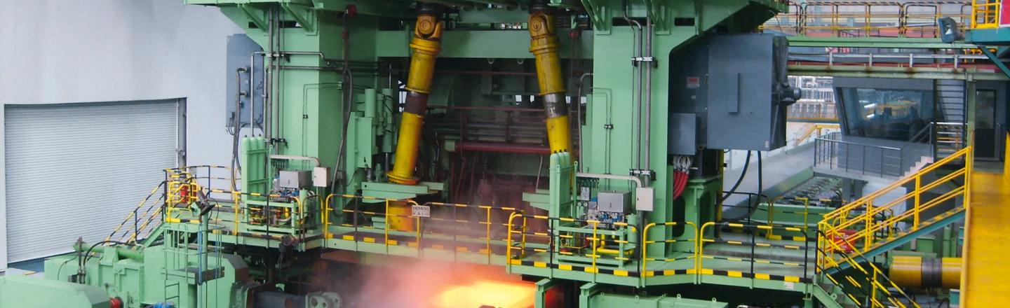 Plate Mill in operation