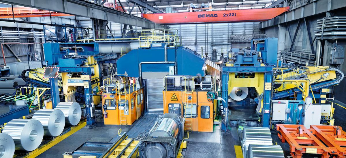 Strip production at AMAG rolling GmbH in Ranshofen, Austria. Primetals Technologies is going to modernize the entire drive technology of the four-high hot rolling stand (photo: AMAG rolling GmbH)