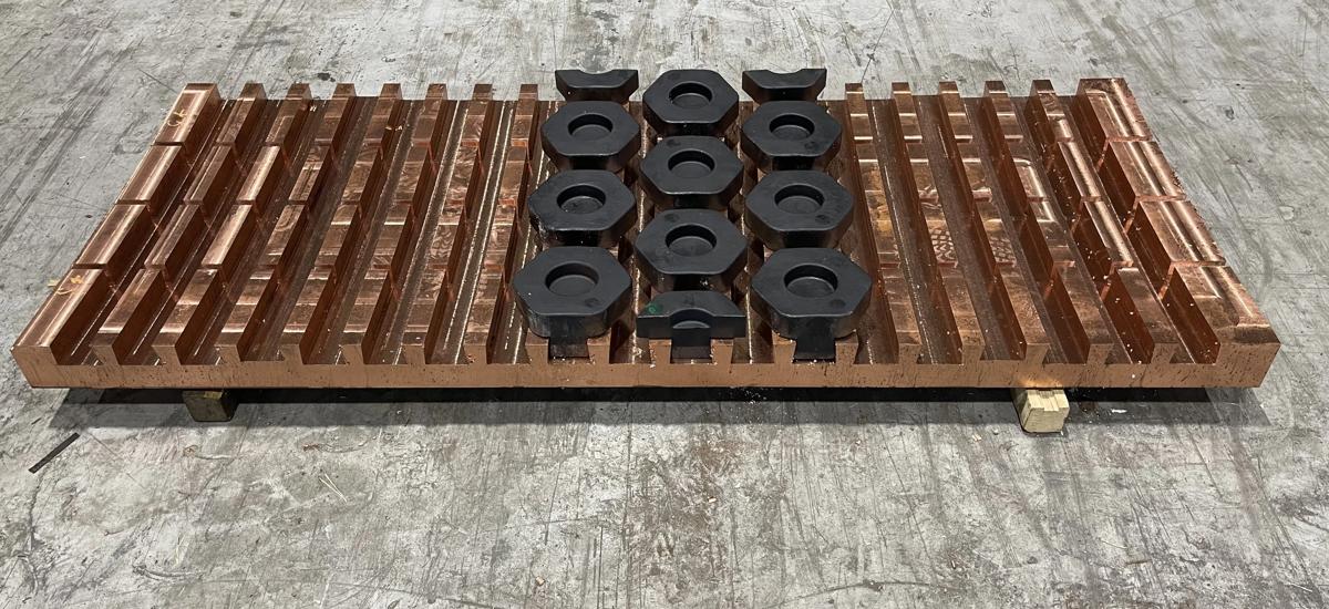 Copper stave laid on the floor with 3 rows of slide-in wear-resistant inserts