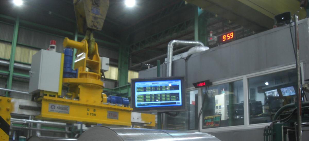 Control station in an aluminum rolling mill