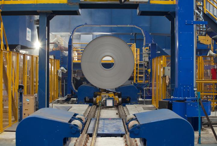 Three stand tandem hot aluminum mill