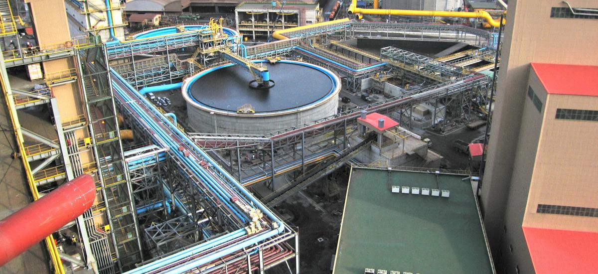 Circular clarifier for efficient solids sedimentation