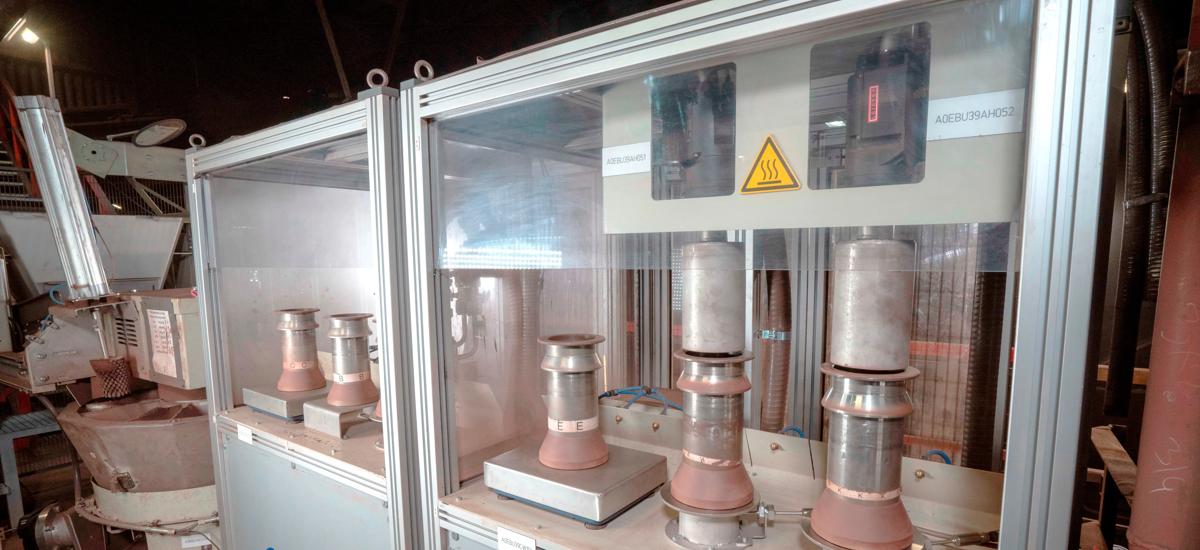 Sample analysis station