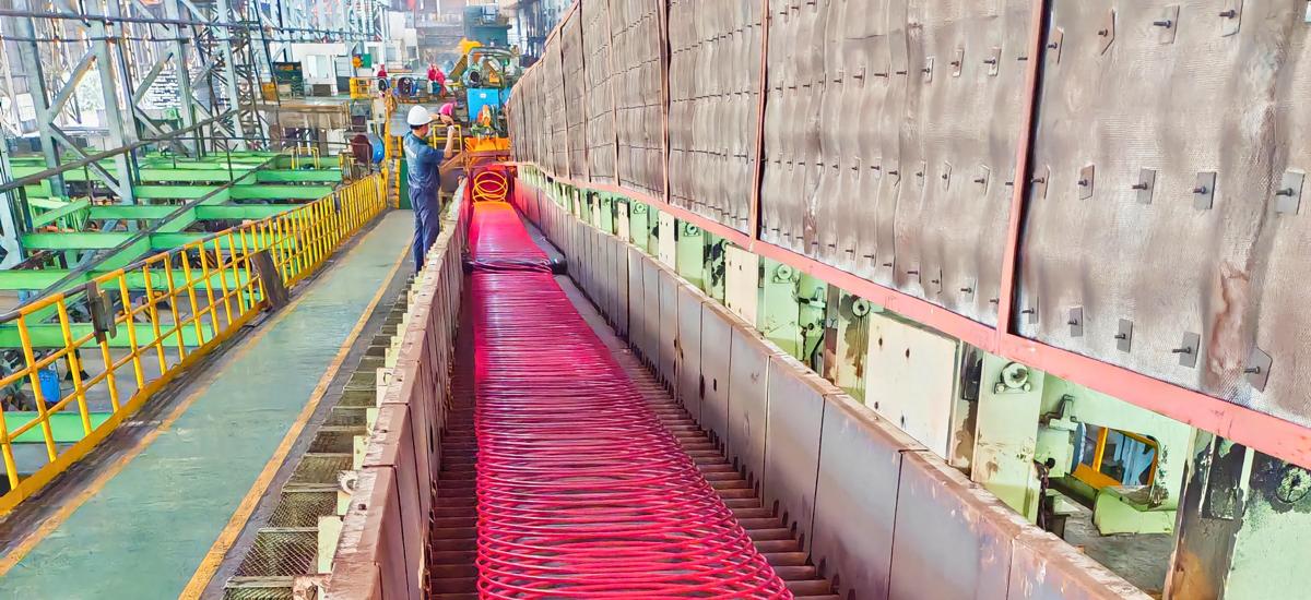 Hot coil on the Morgan Stelmor Cooling Conveyor from Primetals Technologies at Jiangsu Shagang’s line No.3.
