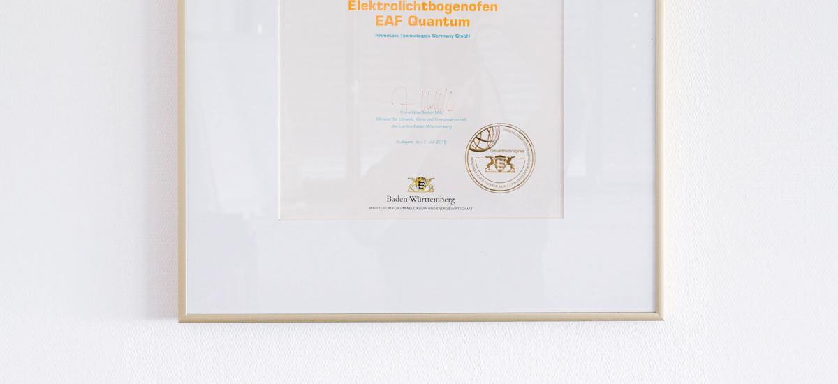 Placed throughout the building, employees are reminded of the awards and prizes, including environmental awards, granted to the teams working on new solutions.