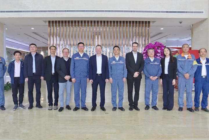 Representatives from Primetals Technologies and Baosteel Zhanjiang at the signing ceremony. 