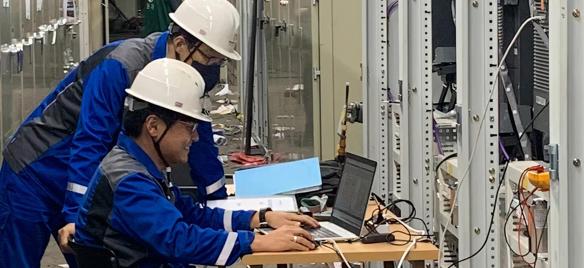 Representatives from Primetals Technologies during installation of the drives at SeAH Besteel.