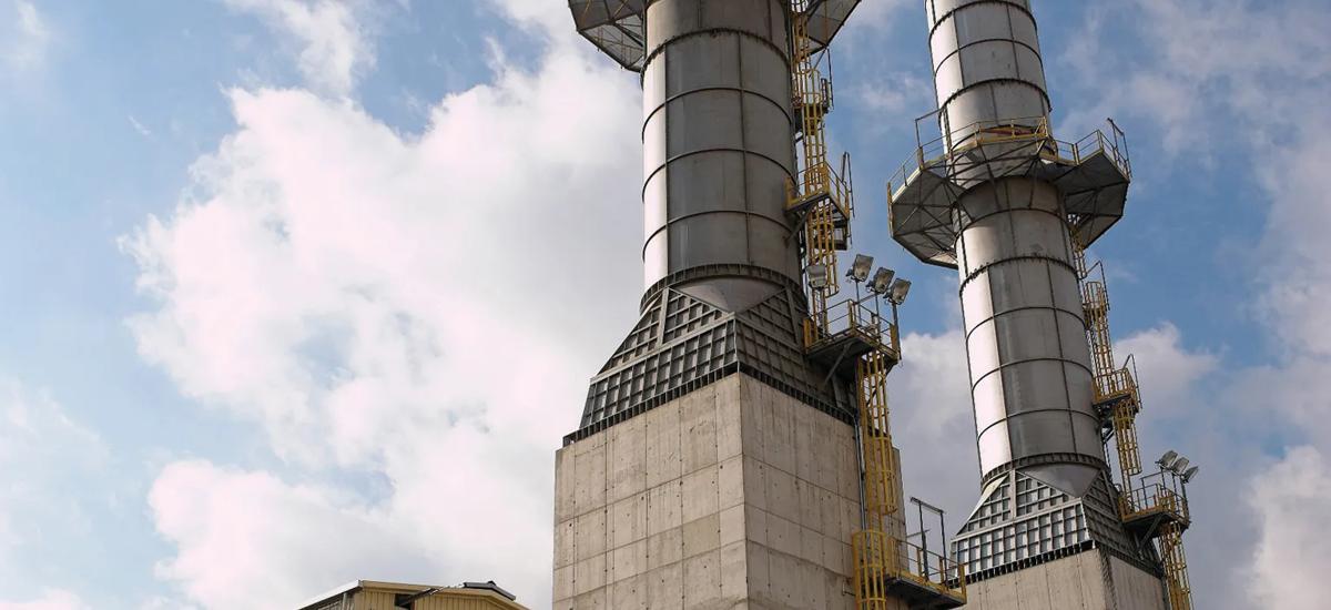 Bag filter including fans and clean gas stack