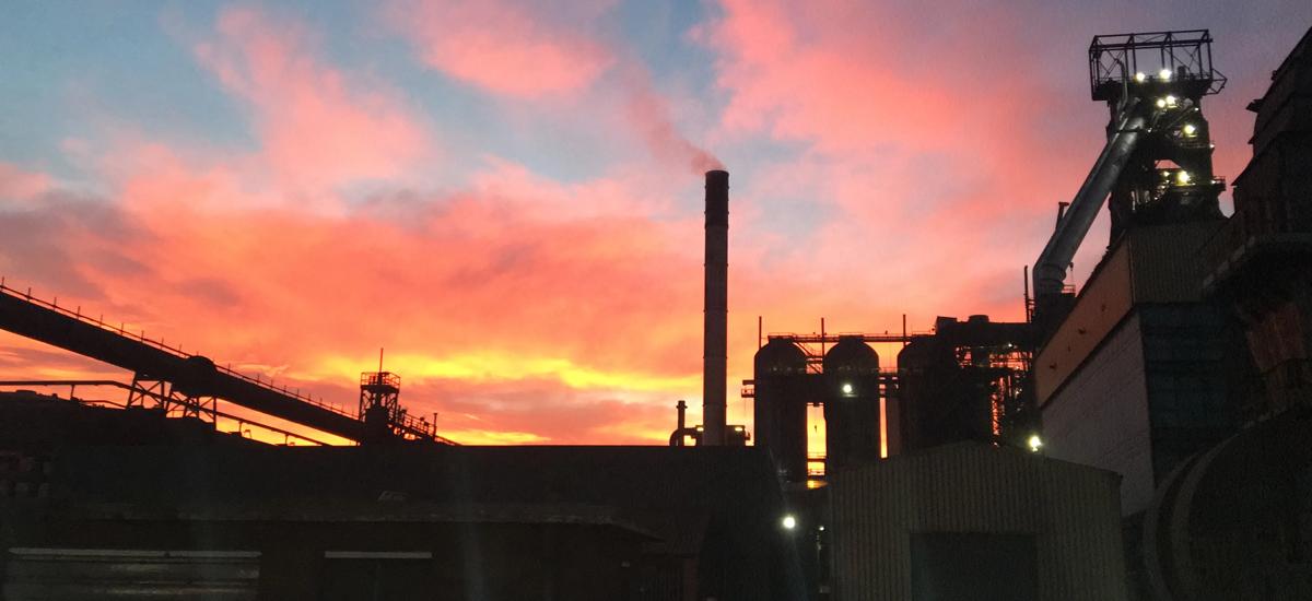 塔塔钢铁 Port Talbot 厂的 5 号高炉(英国南威尔士)。它在由普锐特冶金技术改造后于 1 月晚些时候恢复了 运行。