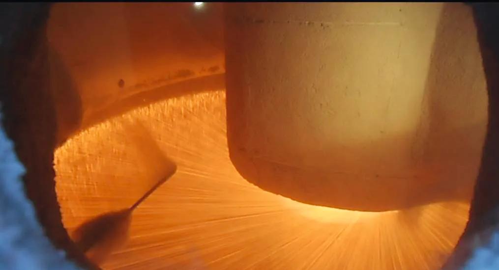 A look into the dry slag granulator: Slag enters from above, hits a rotating cup at the center and is atomized. Granules are cooled down with air.